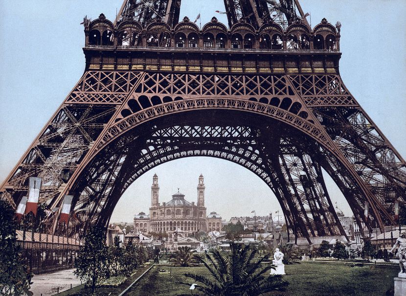 Ajfelova Kula Godine 1889 830x0 1.jpg