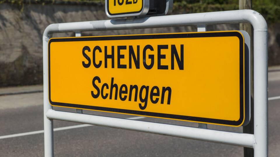 Schengen Report Road Sign.jpg