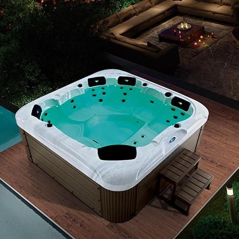 Spa With Outdoor Jacuzzi04495478479.jpg