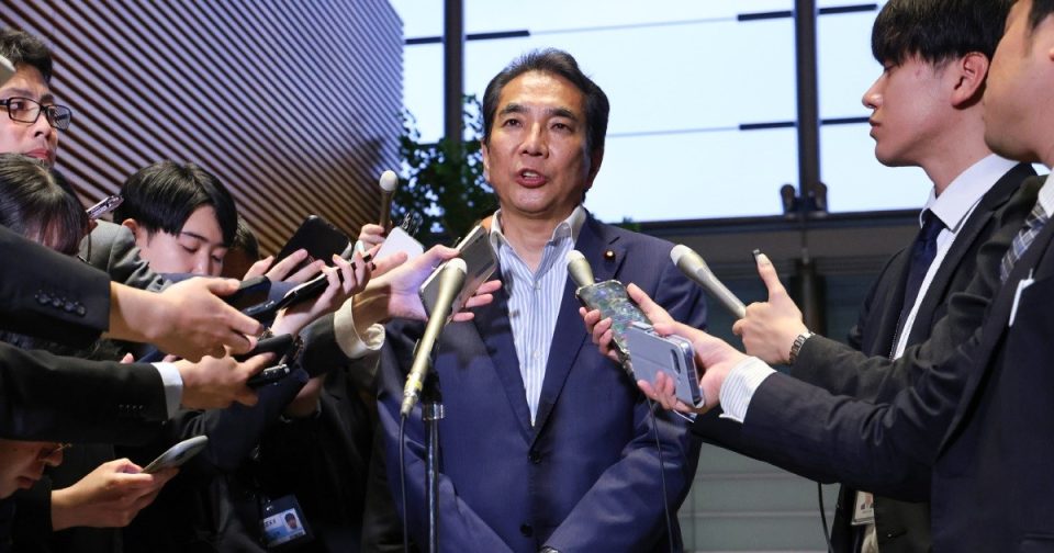 Eto japonski minister.jpg