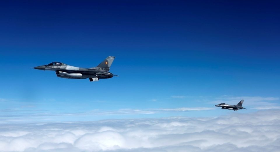 F 16.jpg
