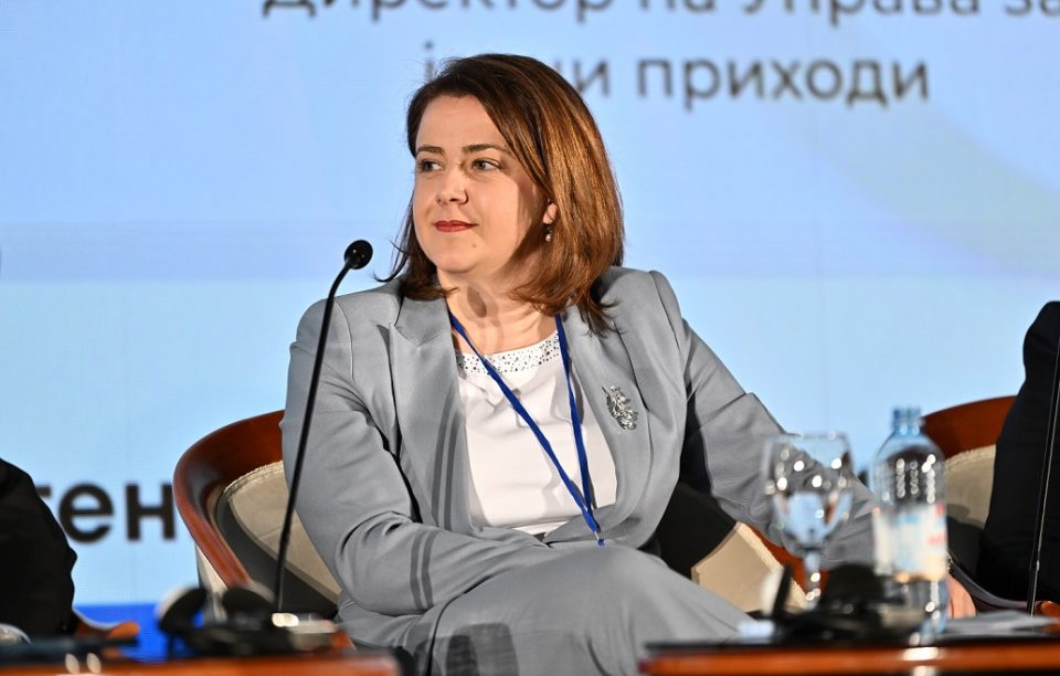 Foto vesna prentoska pretsedatel na isos.jpg