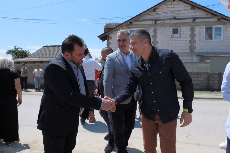 Minister perinski vo gazi baba 2.jpg