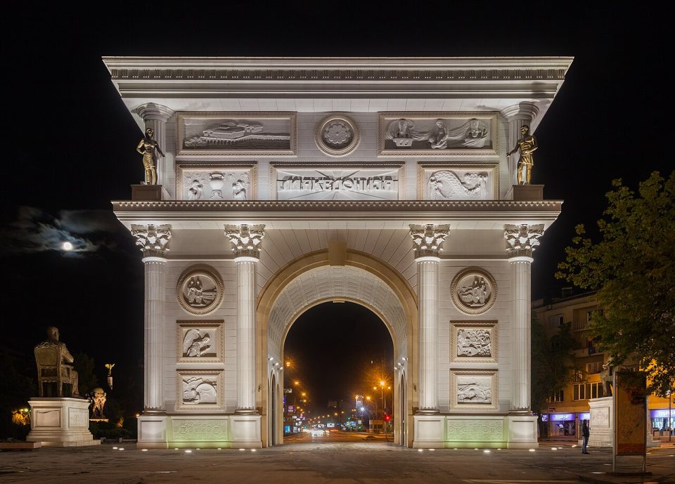 Porta macedonia skopie macedonia del norte 2014 04 16 dd 105.jpg