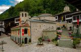 Bigorski manastir so pogled kon paraklisot na sv. nikola.jpg