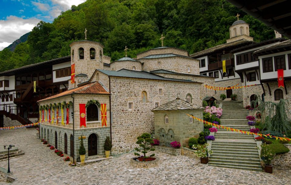 Bigorski manastir so pogled kon paraklisot na sv. nikola.jpg
