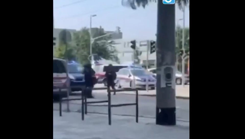 Pukanje grac 01.jpg
