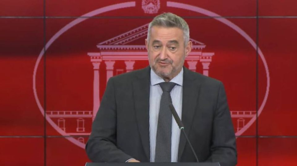 Saso klekovski vlada pres nas.jpg
