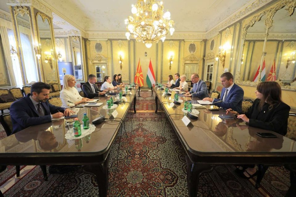 Minister perinski vo oficzijalna poseta na budimpeshta 2.jpg