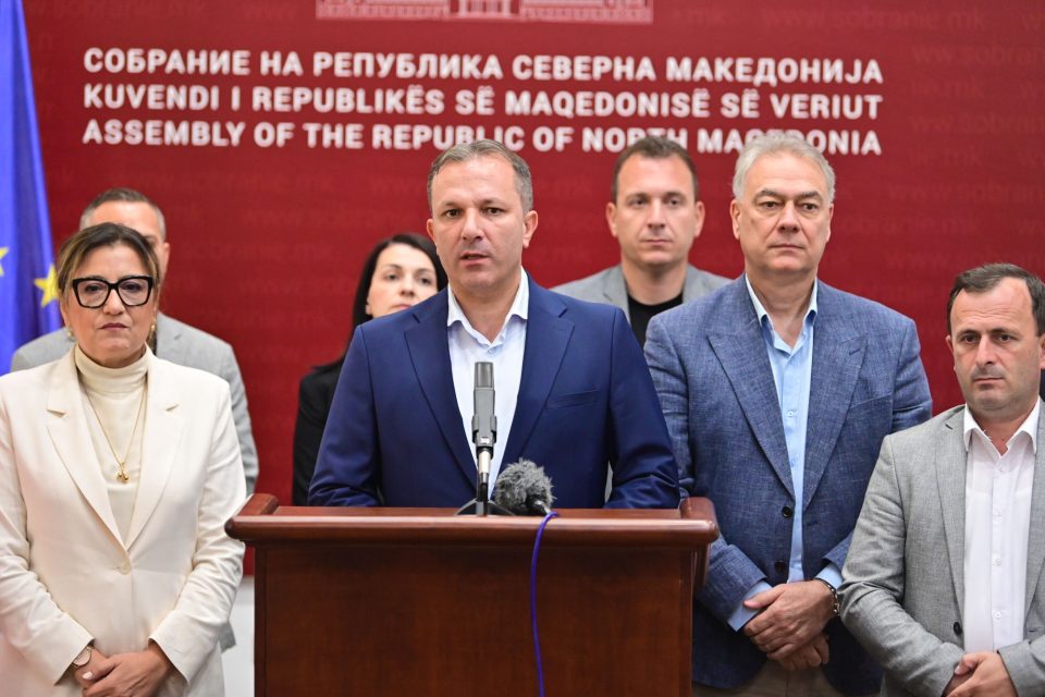 Oliver spasovski pres 2.jpg