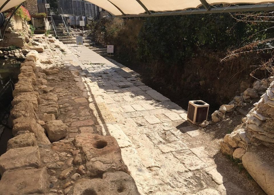 1280px the second temple pool of siloam.jpg