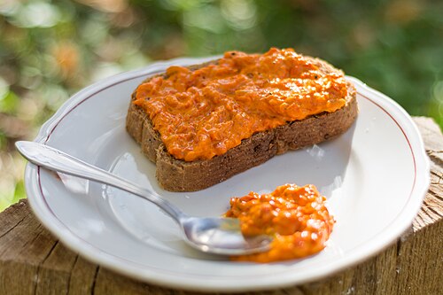 Ajvar i leb.jpg
