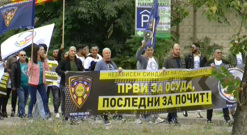 Protest policija.jpg
