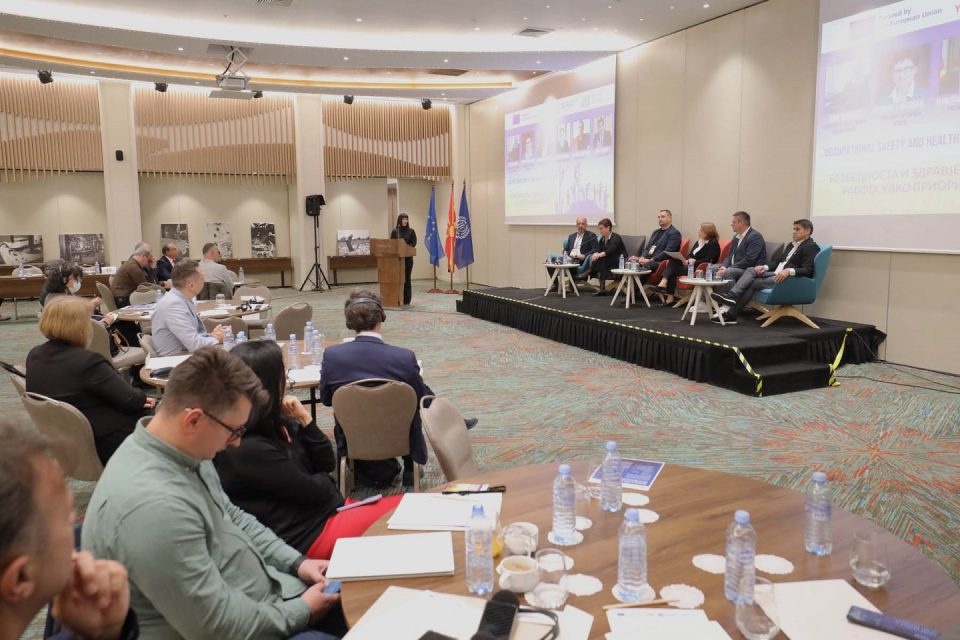 Foto 8 panel diskusija.jpg