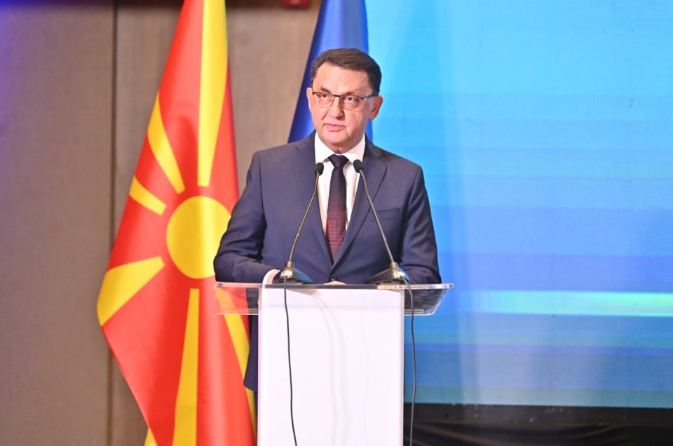 Guvernerot slaveski na konferenczija za klimatskite riziczi i finansiskata stabilnost 1 1.jpg