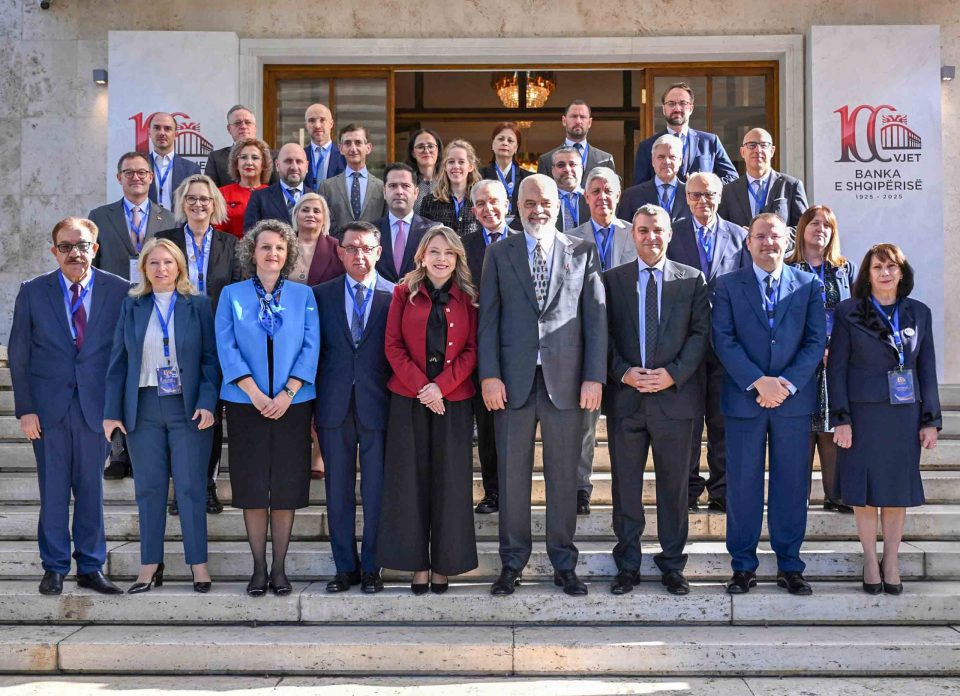 Konferenczija tirana scaled.jpg