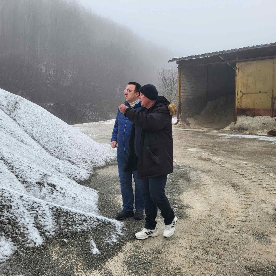 Img 30d71bccd3ff1a88fda55f976a59d5f2 v.jpg