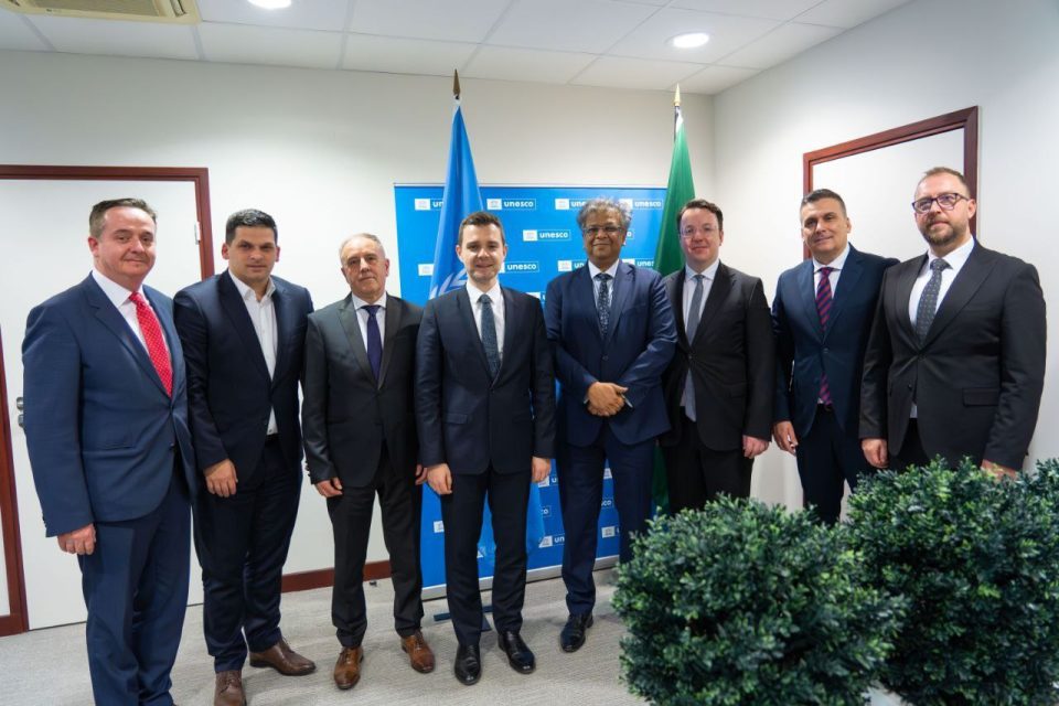 01f192c6 ff18 aede c17e ba55b6ba4a2a.jpg