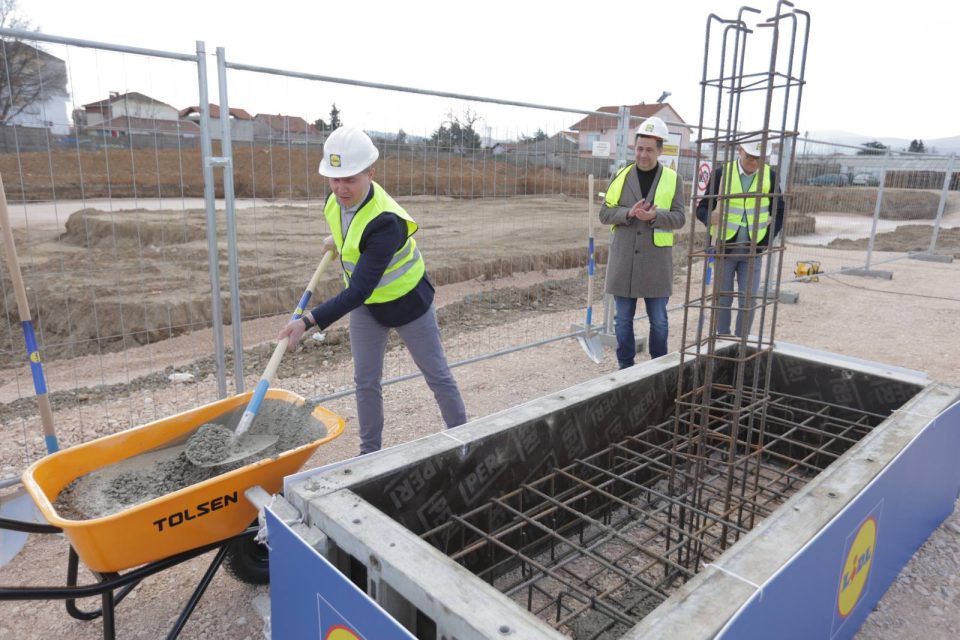 Foto 4 goce gavrilov direktor za nedviznosti vo lidl.jpg