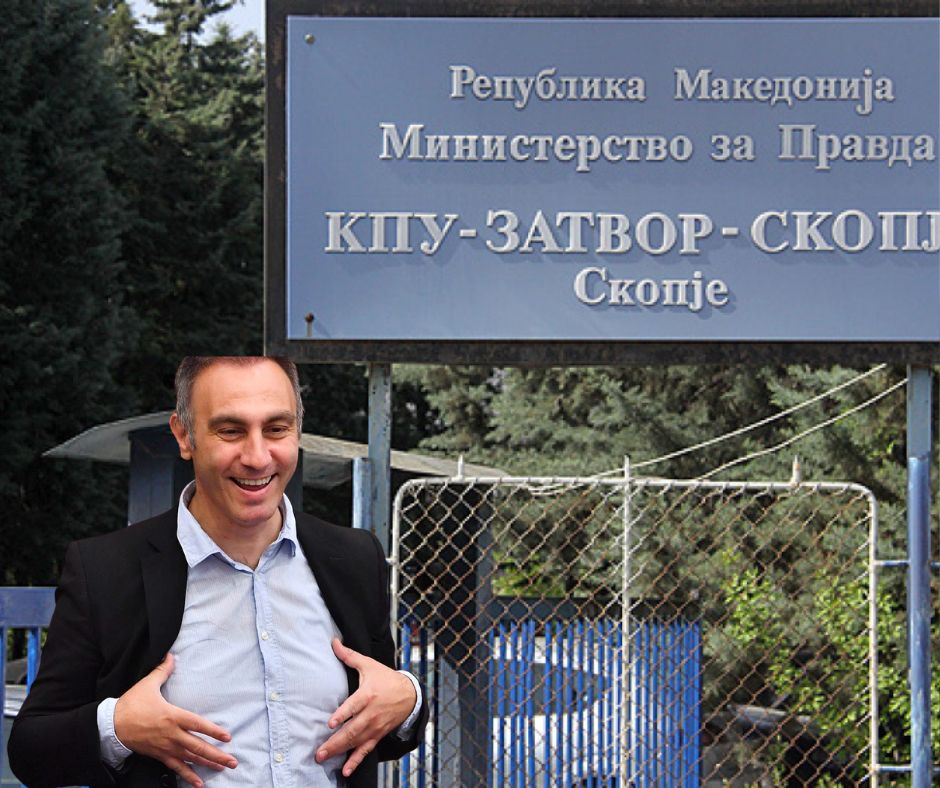 Minimal night traffic freeway crossroad album cover facebook gonderisi 1.jpg