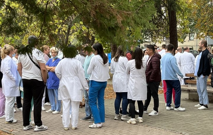 Zdravstveni rabotnici 1.jpg