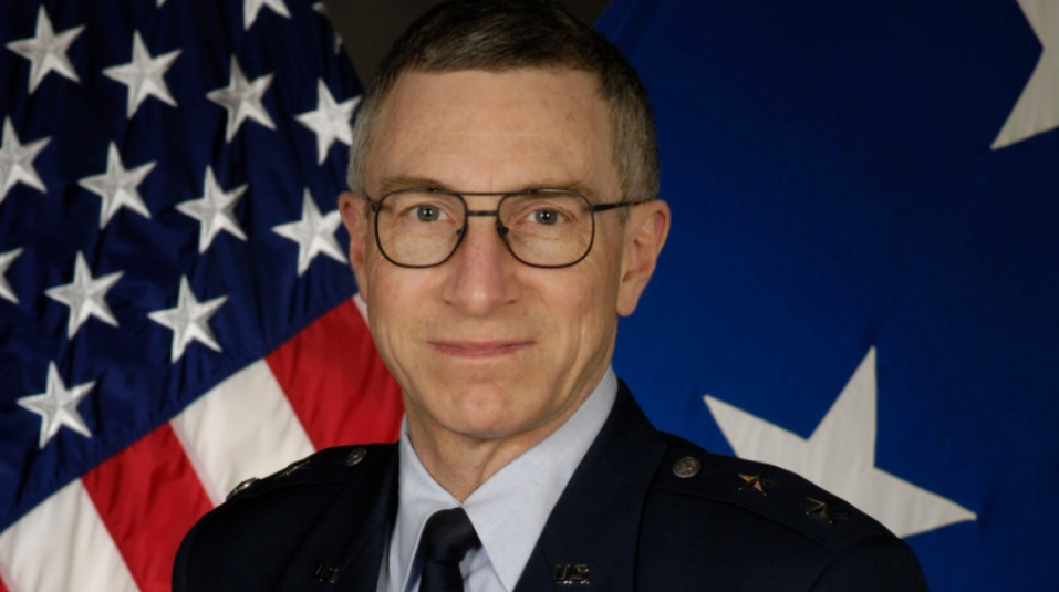 Amerikanski general .png