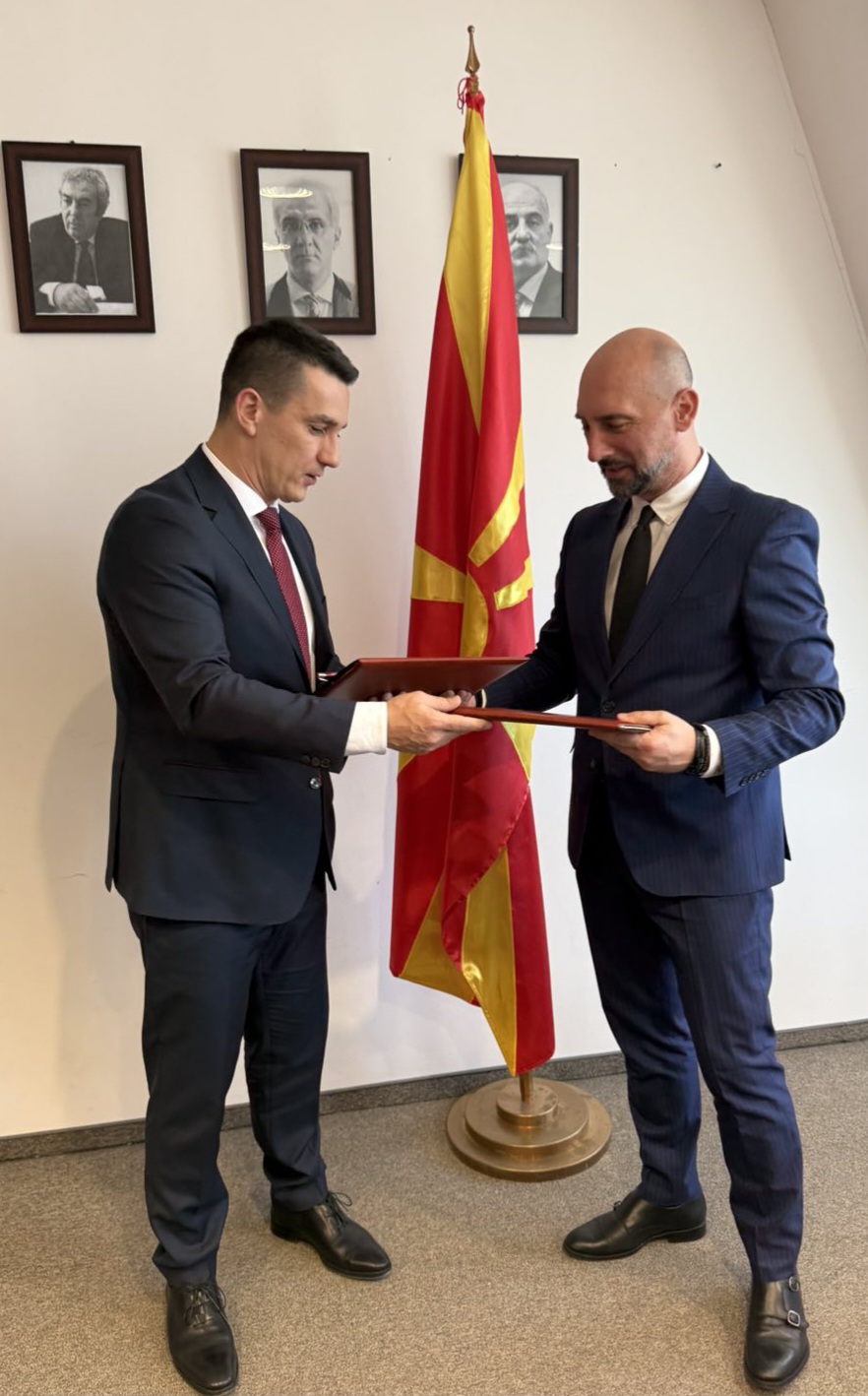 Img e78072dd886a60ec4b74834233bdc939 v.jpg