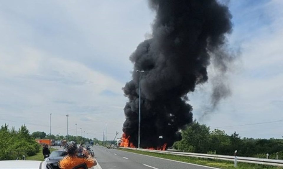 Kamion hrvatska zapalen.jpg