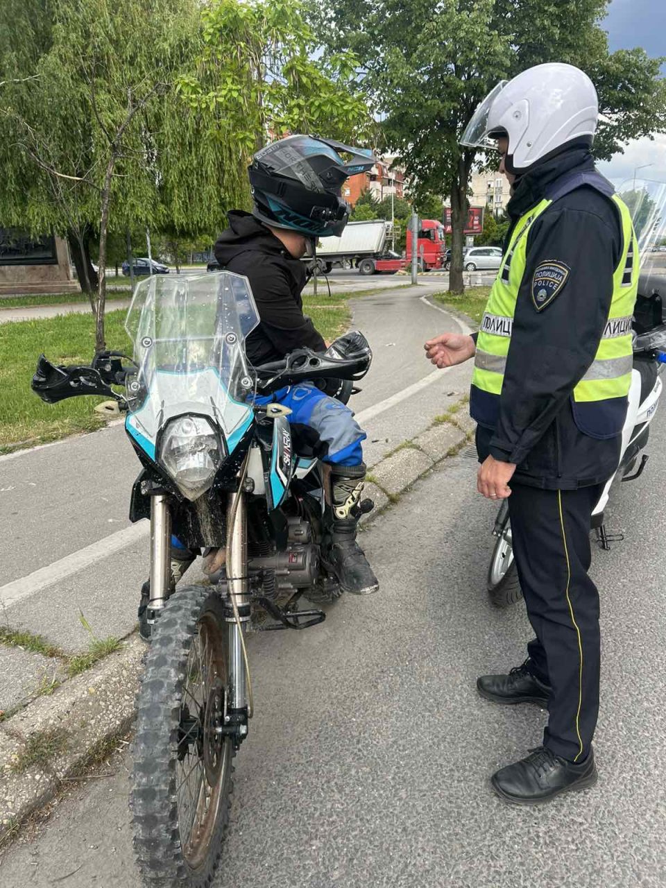 Sankcionirani 113 vozaci na motocikl vo akciska kontrola na svr skopje 45 za vozenje bez kaciga eden lisen poradi bezobdzirno upravuvanje image.jpg