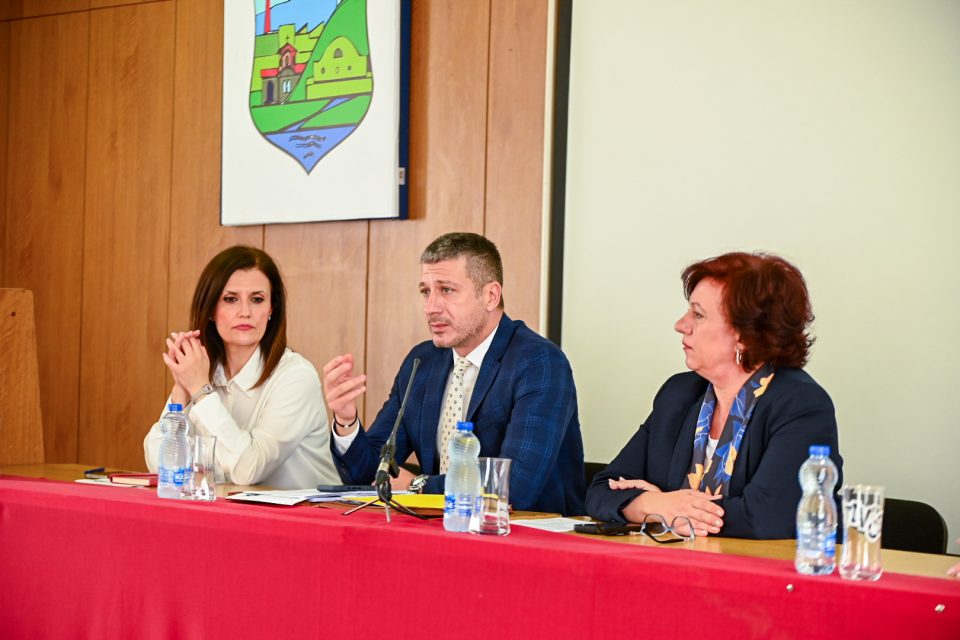 Perinski od kisela voda site opshtini i graganite koi zhiveat vo niv se podednakvo vazhni 2.jpg