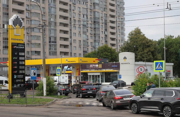Rusija benzinska.jpg