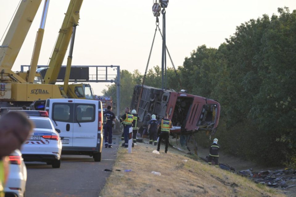 Avtobus ungarija.jpeg