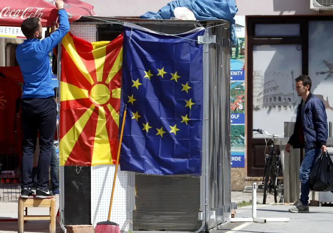 ЕУ-Македонија-2 Евротинк - Центар за европски стратегии на онлајн брифинг со новинари денеска ќе ги презентира наодите од анкетното истражување ЕВРОМЕТАР за мислењето на граѓаните за прашања поврзани со евро