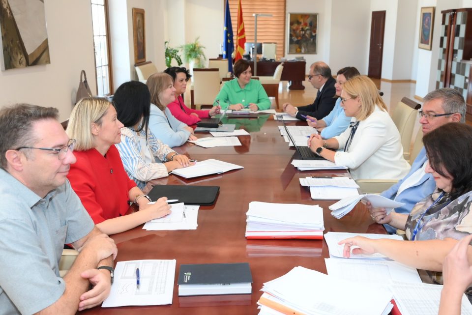Dimitrieska kocoska koordinaciska sredba so direktorite na ujp i carina vnimatelno gi sledime dvizenjata na realizacija na budzetot image.jpeg